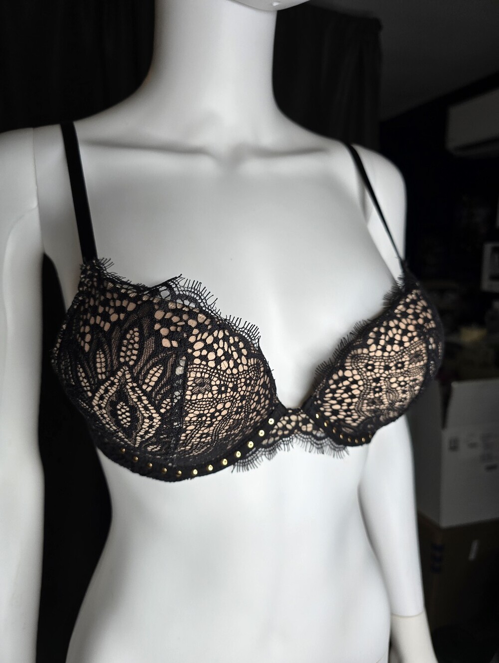 Victoria's Secret Bombshell Black Lace Push-Up Bra with Nude Lining Size 34A - Picture 5 of 16